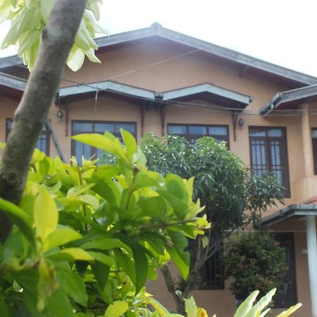 Hillsview Rest & Guest House Матале Экстерьер фото