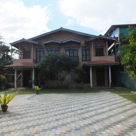 Hillsview Rest & Guest House Матале Экстерьер фото